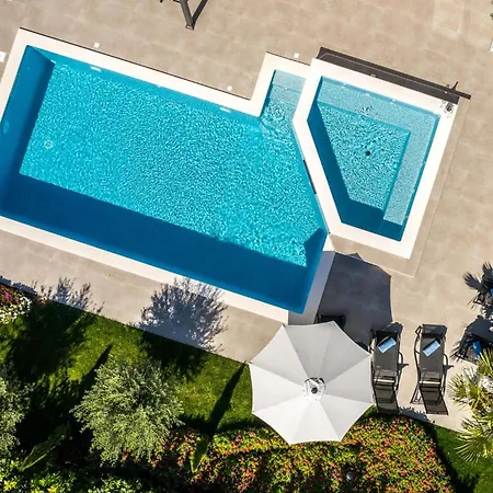 6 Bedroom Stunning In Holiday home *