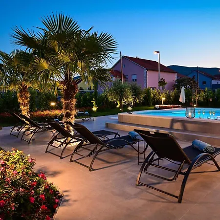 6 Bedroom Stunning In *