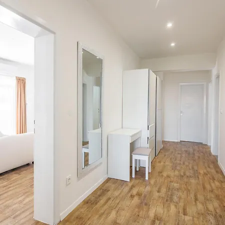 6 Bedroom Stunning In