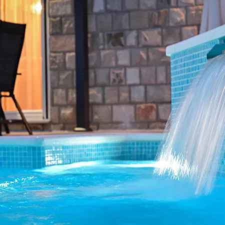6 Bedroom Stunning In Holiday home Sinj
